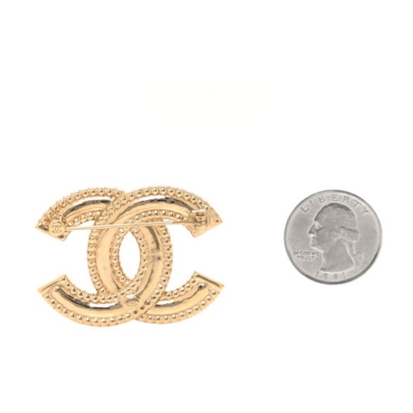CHANEL
Crystal CC Brooch Light Gold - Picture 3 of 5